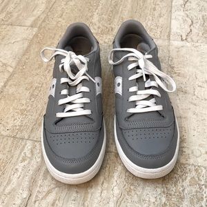 Saucony NWOT Gray 8.5